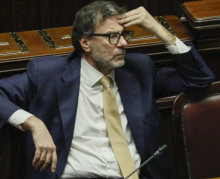 Manovra, ok della commissione Bilancio del Senato tra le proteste delle opposizioni. Nuovo dietrofront sul condono edilizio di FdI